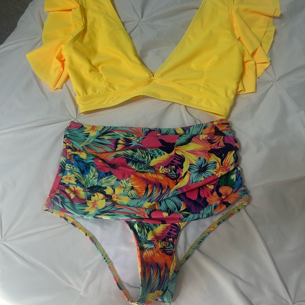 Cupshe Yellow and Multicolor Bikini Set